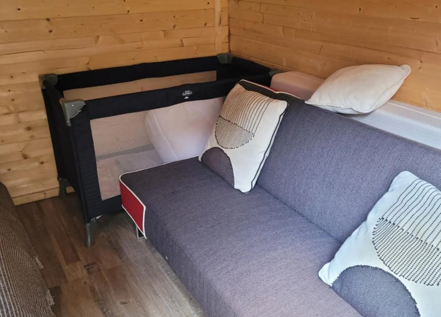 Loue Chalet De 11M2 Auribeau-sur-Siagne 0*,  France